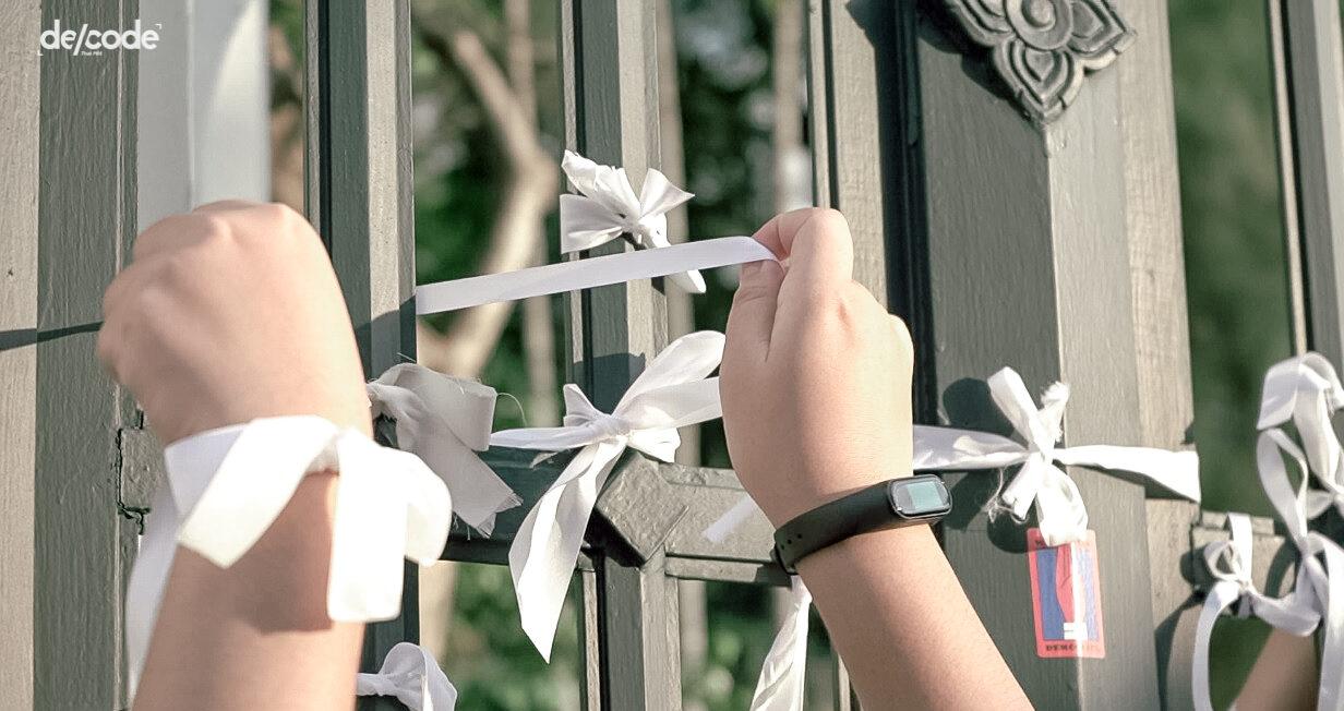 เด็กสมัยนี้…ผูกโบขาว-ชูสามนิ้ว เมื่อห้องเรียนประชาธิปไตยกำลังเบ่งบาน