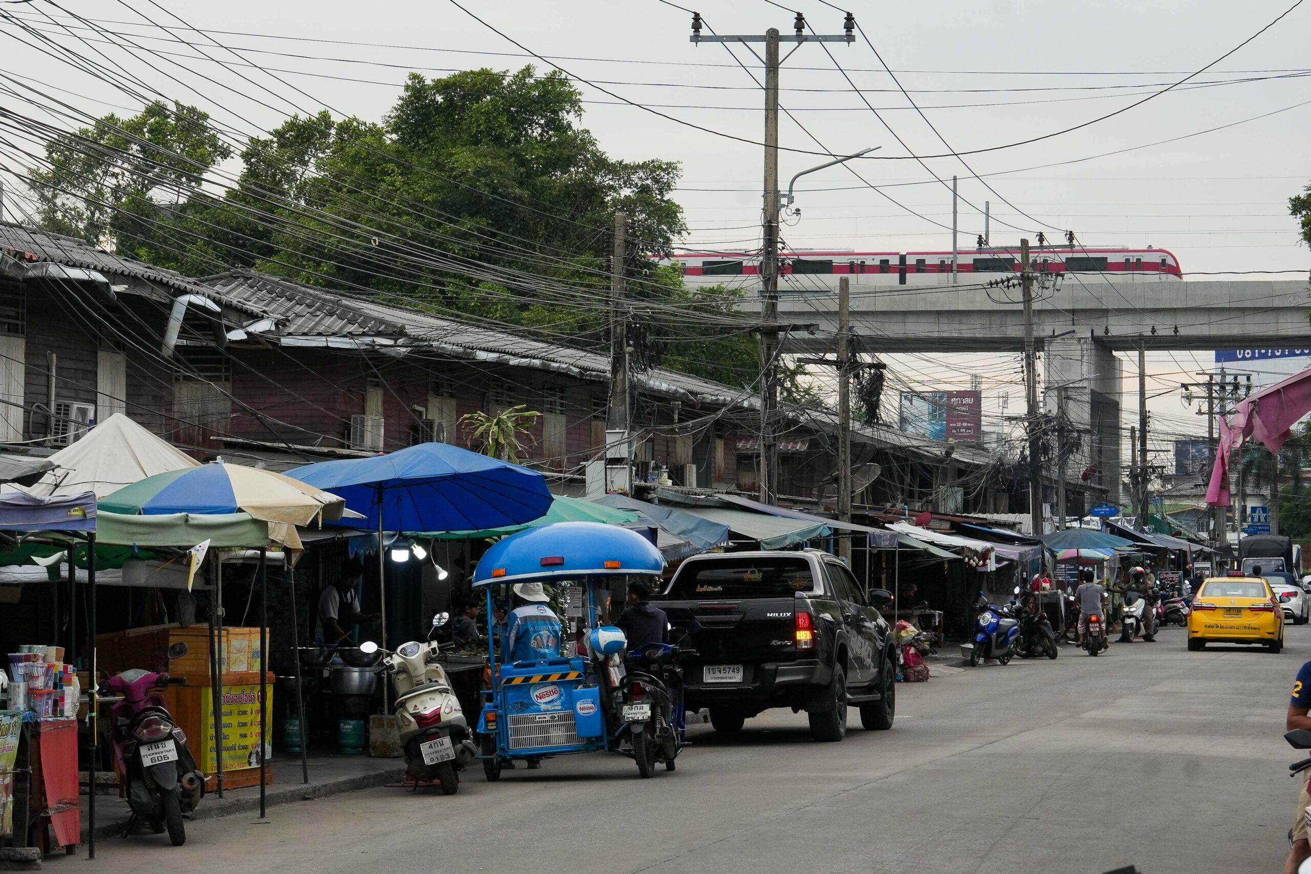 ขบวนรถไฟแห่งชีวิต กม.11 บนเส้นทางของการพัฒนาที่ไม่ถูกนับ
