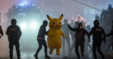 ตรวจสอบแล้ว : ภาพผู้ประท้วงชาวตุรกีสวมชุดปิกาจูเป็นภาพที่สร้างจาก AI