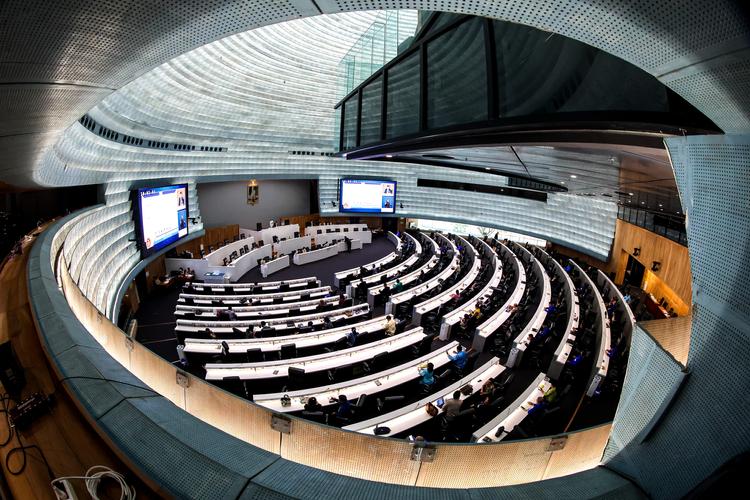 ข่าวปลอมหน้าม่านการเมือง ว่าด้วยเรื่อง Fake News ในสภา คุยกับ “พรรณิการ์ วานิช”